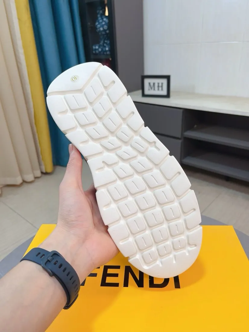 Men's shoes 💰400🌹🌹[FENDI] Fendi's classic and comfortable men's shoes, this complex sneaker is made of soft calfskin➕genuine leather lining➕original ultra-light rubber material with rough outsole. This unique light style is suitable for the casual and refined sensibility of this season. It is comfortable and natural on the feet. It is an everyday style for casual travel in autumn and winter! 38/44